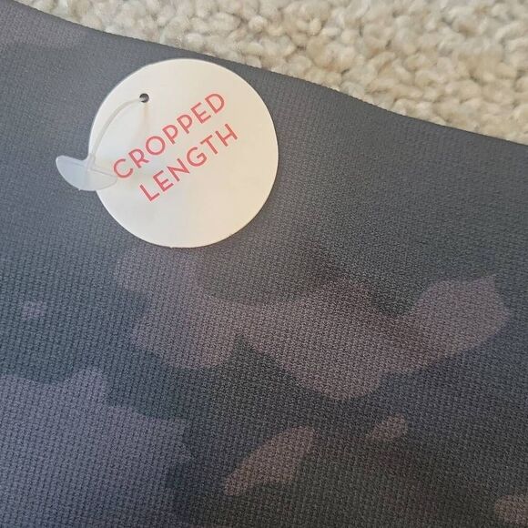 Spanx Women's Cropped Lamn Leggings Size M - Picture 3 of 6